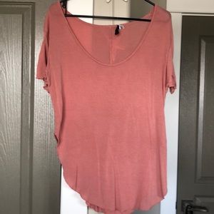 UO salmon tee SIZE XS